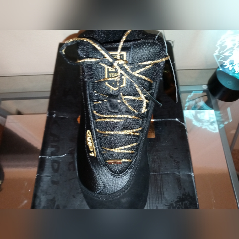 Designer Sneakers - Picture 4 of 6